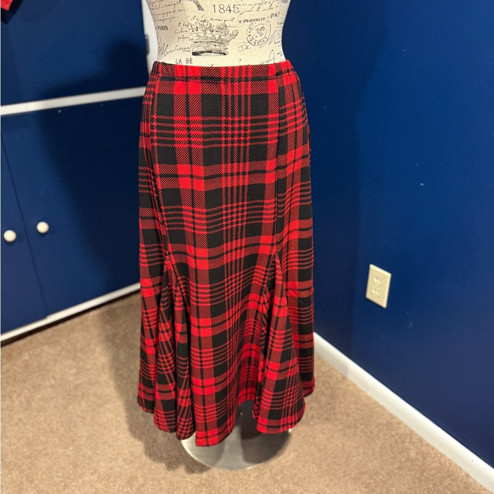 SHEIN Red and Black Plaid A-Line Skirt